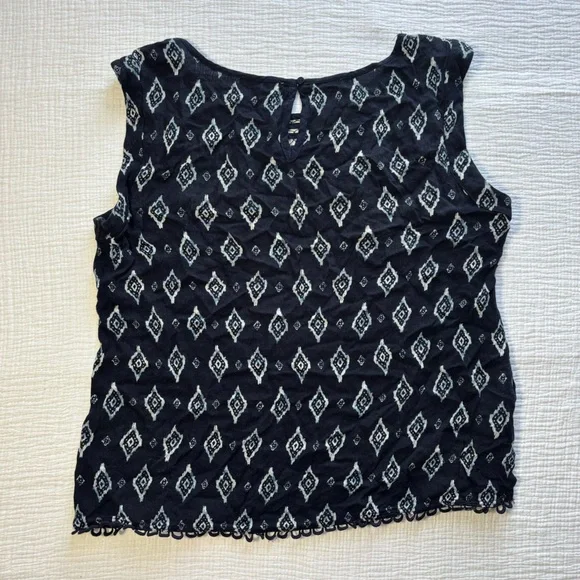 Skies Are Blue Black and White Geometric Blouse - Picture 2 of 3